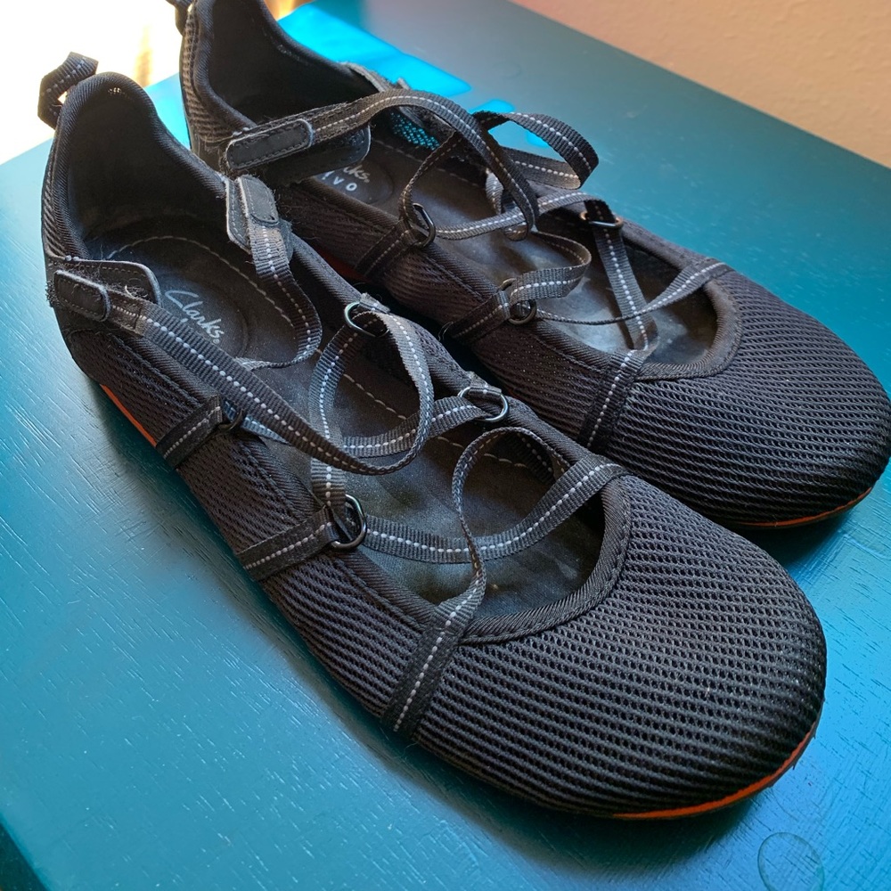 Clarks Shoes - Picture 2 of 4